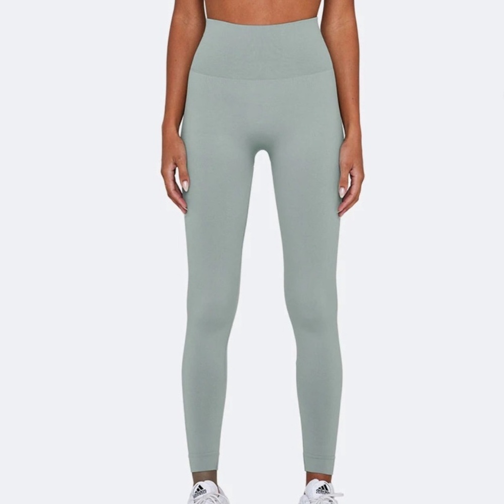 SET ACTIVE Sculptflex Leggings Sz Medium
